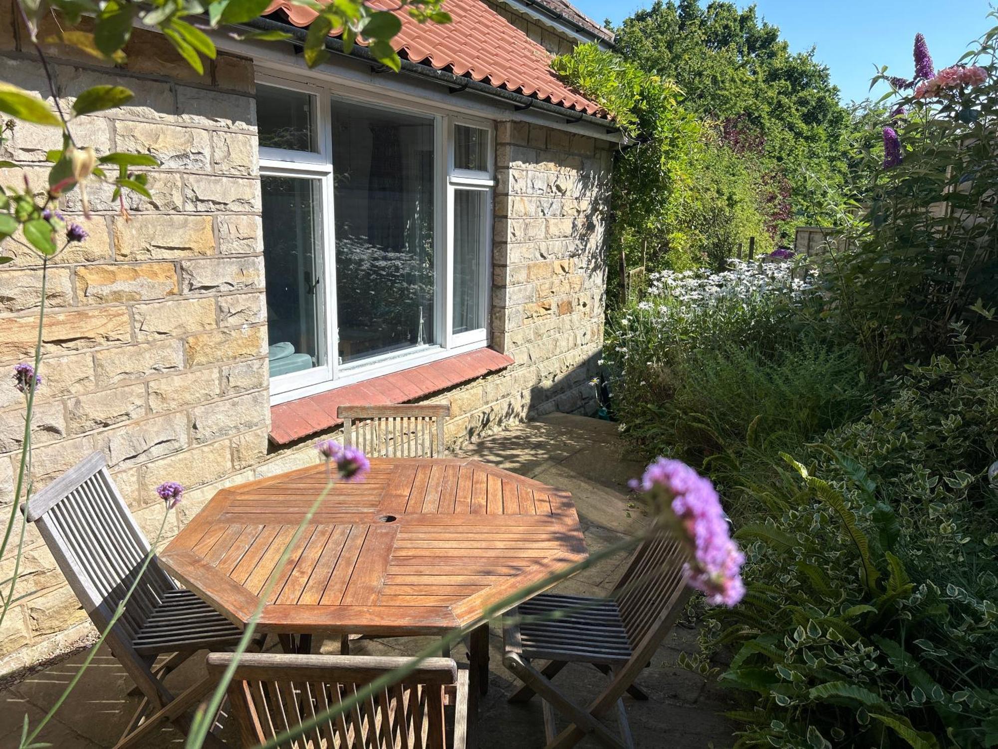 Burnbrae Villa Sleights ภายนอก รูปภาพ